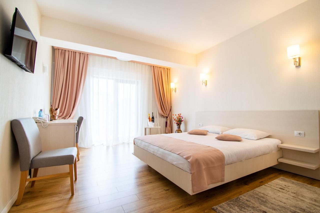 Hotel Bulevard Ramnicu Valcea Exterior photo