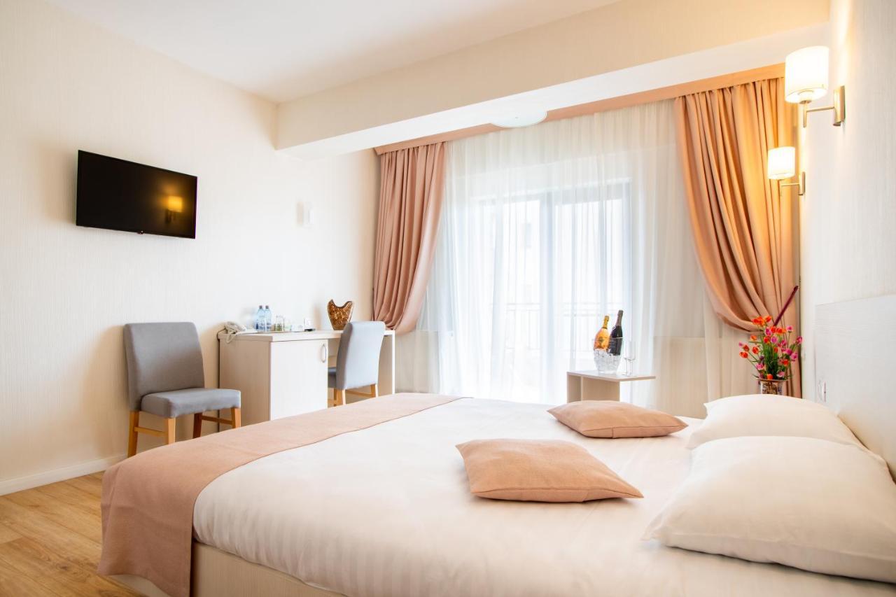 Hotel Bulevard Ramnicu Valcea Exterior photo