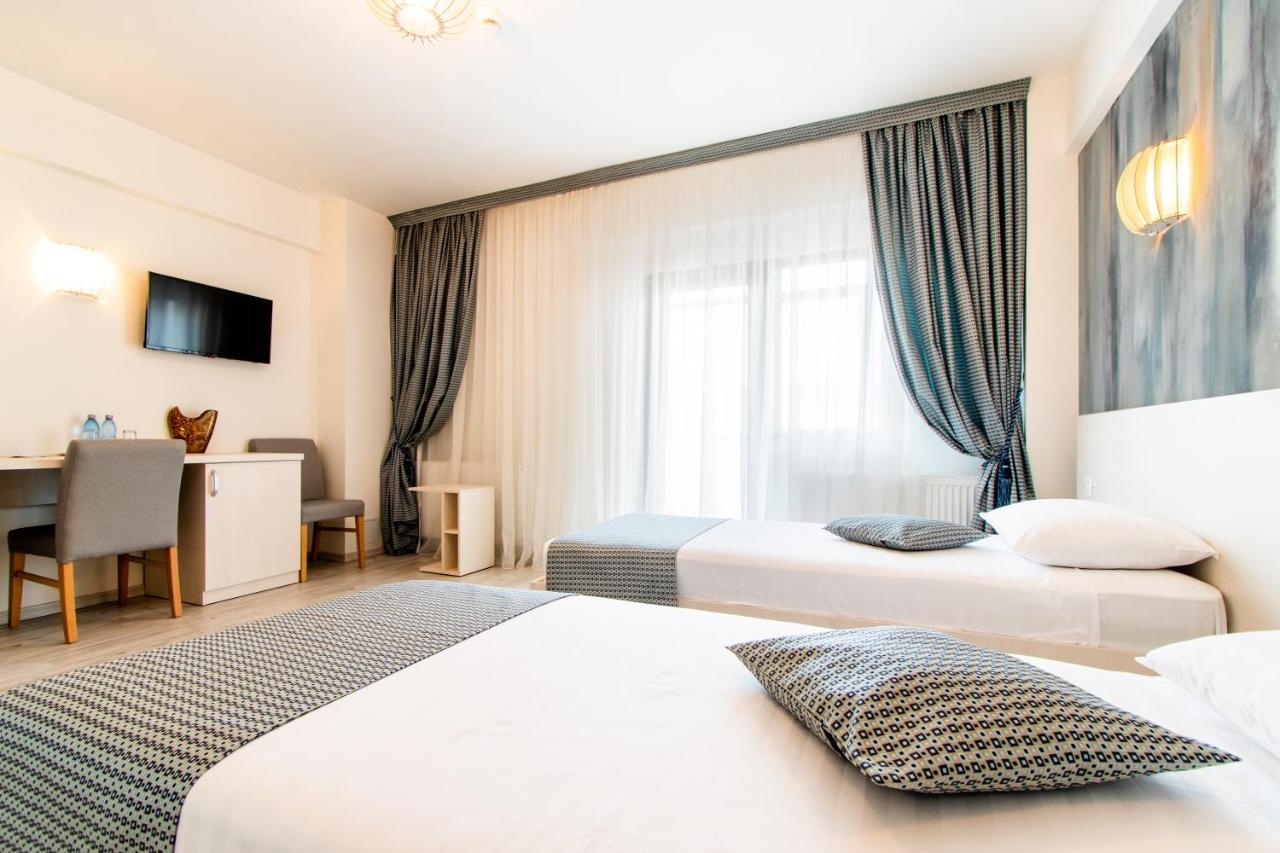 Hotel Bulevard Ramnicu Valcea Exterior photo