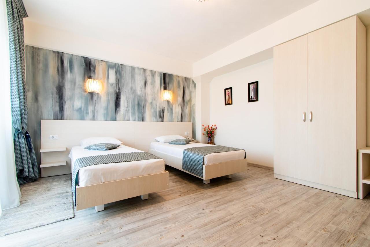 Hotel Bulevard Ramnicu Valcea Exterior photo