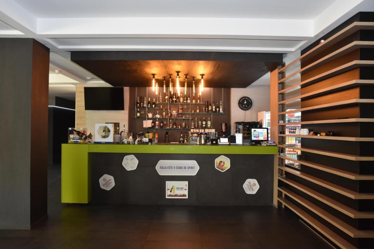 Hotel Bulevard Ramnicu Valcea Exterior photo